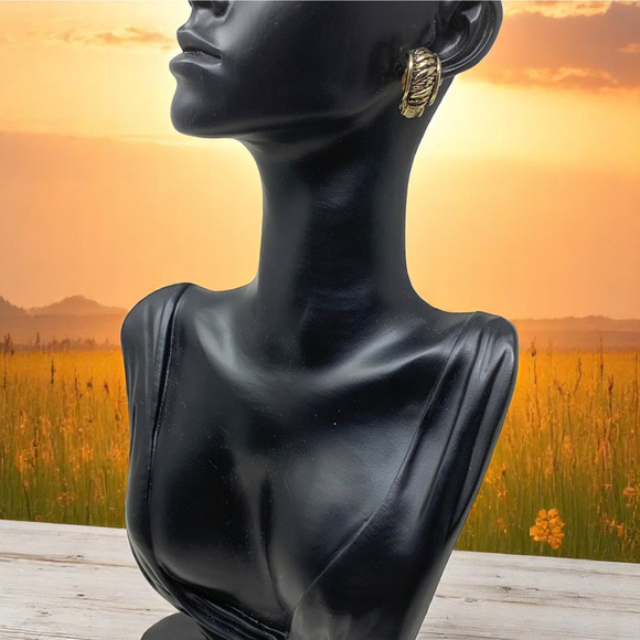 Vintage 1980s Textured Gold Tone Clip On Huggie Earrings Couture Chunky Mogul - Picture 4 of 6